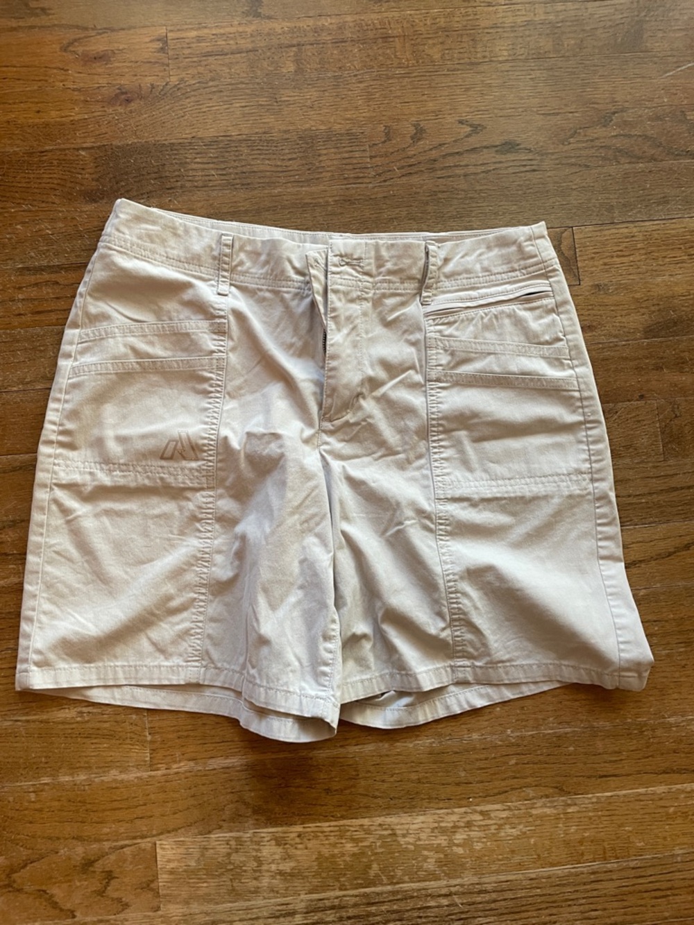 Eddie Bauer Light Beige Utility Bermudas, size 10